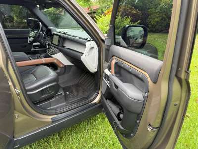 Land Rover Defender P400 - Image 15