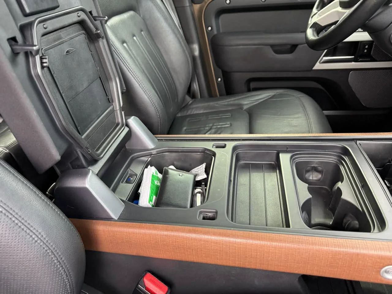 Land Rover Defender P400 - Image 18