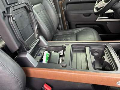 Land Rover Defender P400 - Image 18