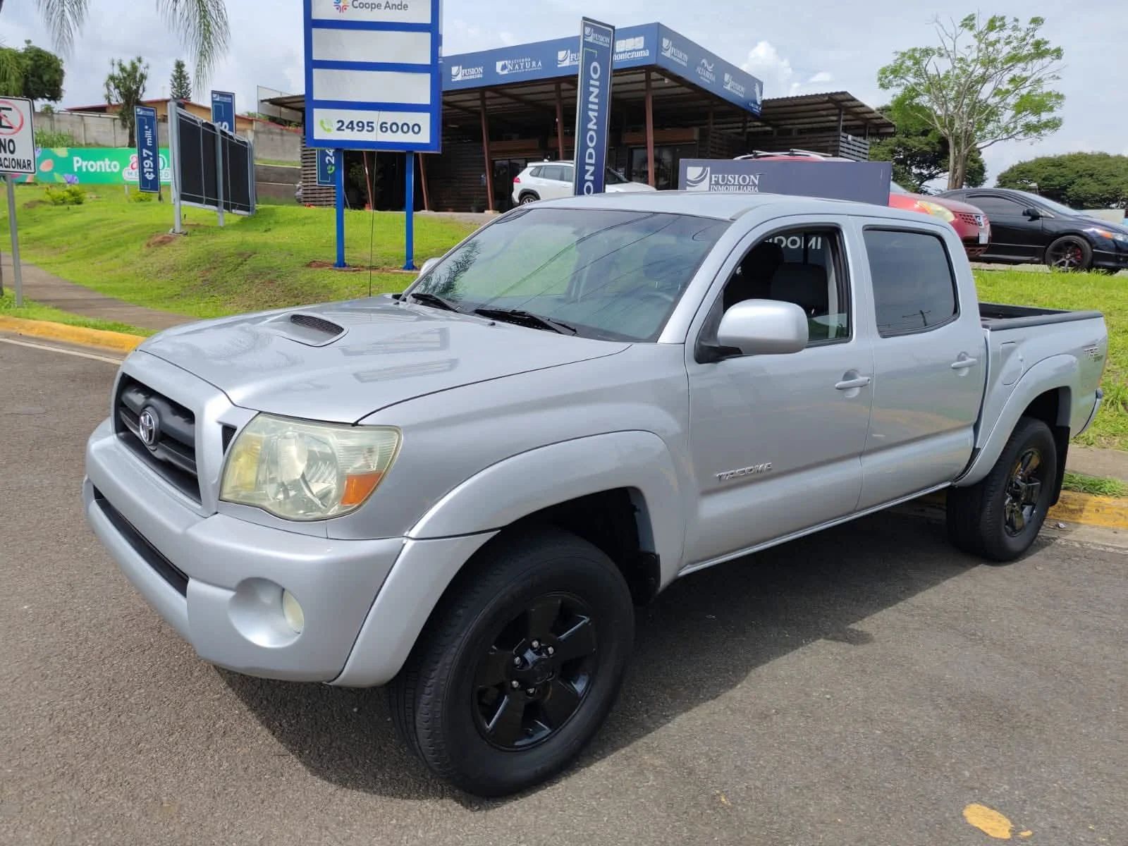 Toyota Tacoma - Image 4