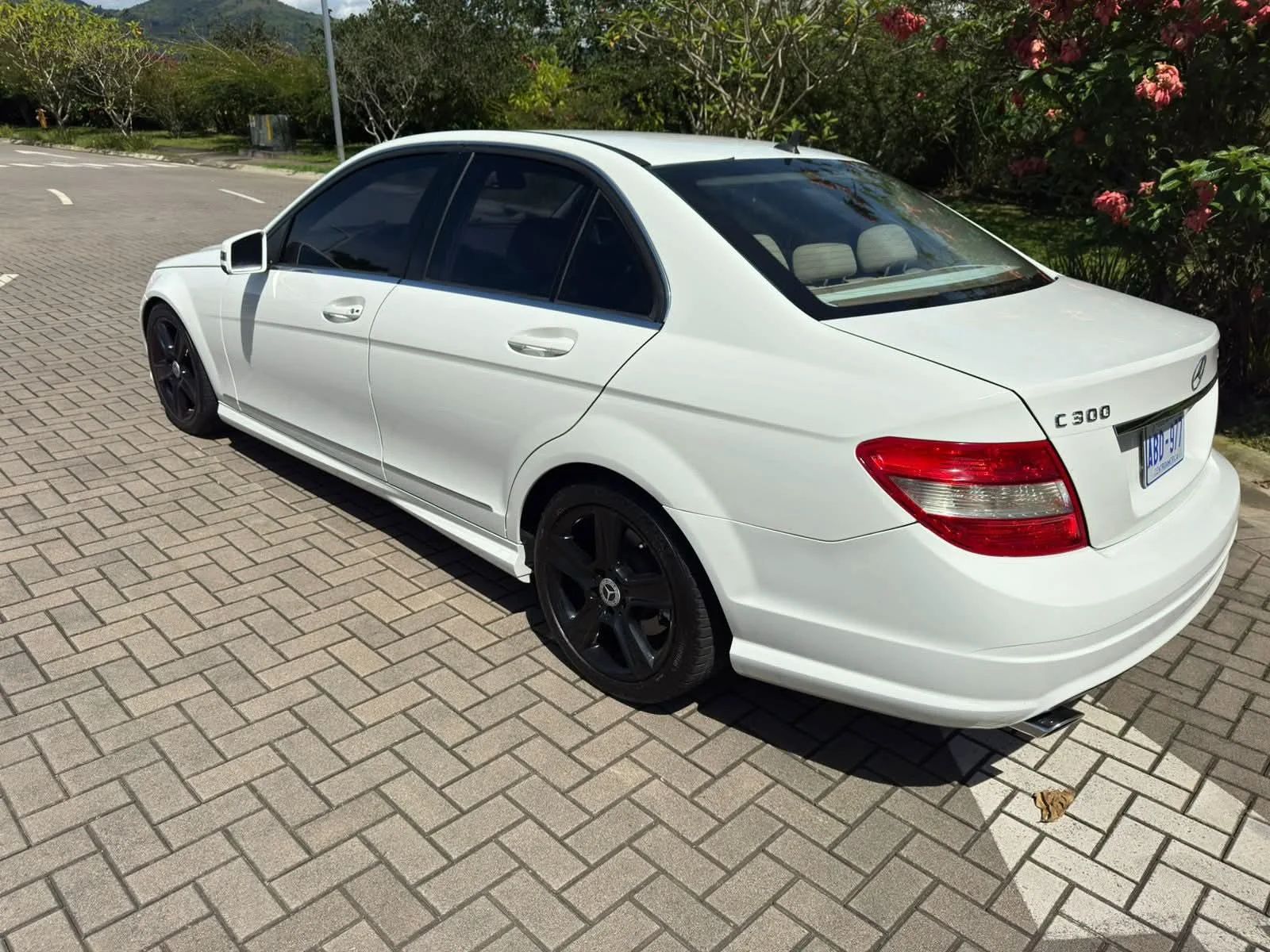 Mercedes-Benz C300 - Image 3