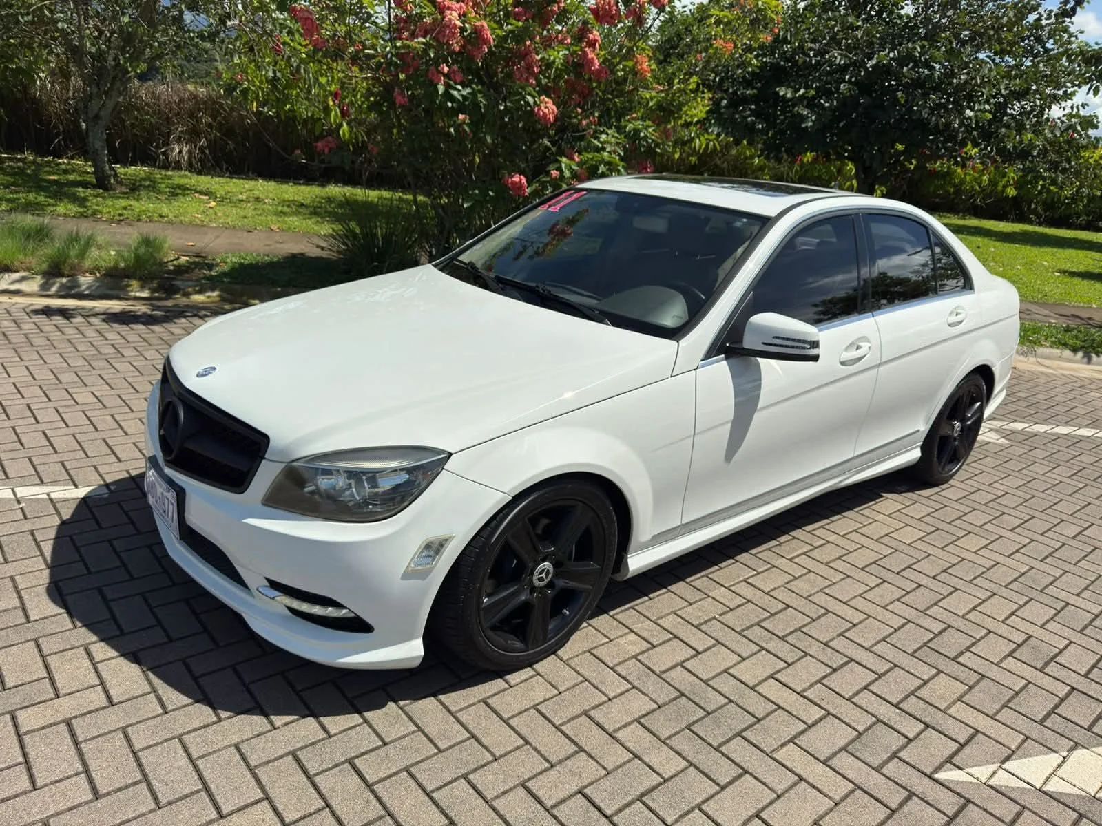 Mercedes-Benz C300 - Image 4