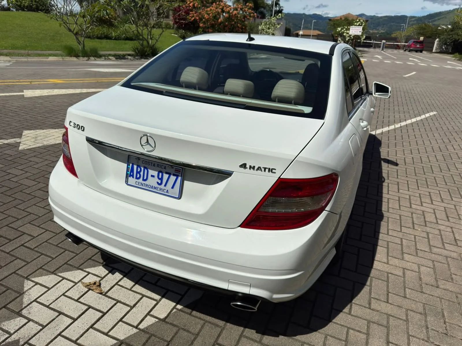 Mercedes-Benz C300 - Image 5