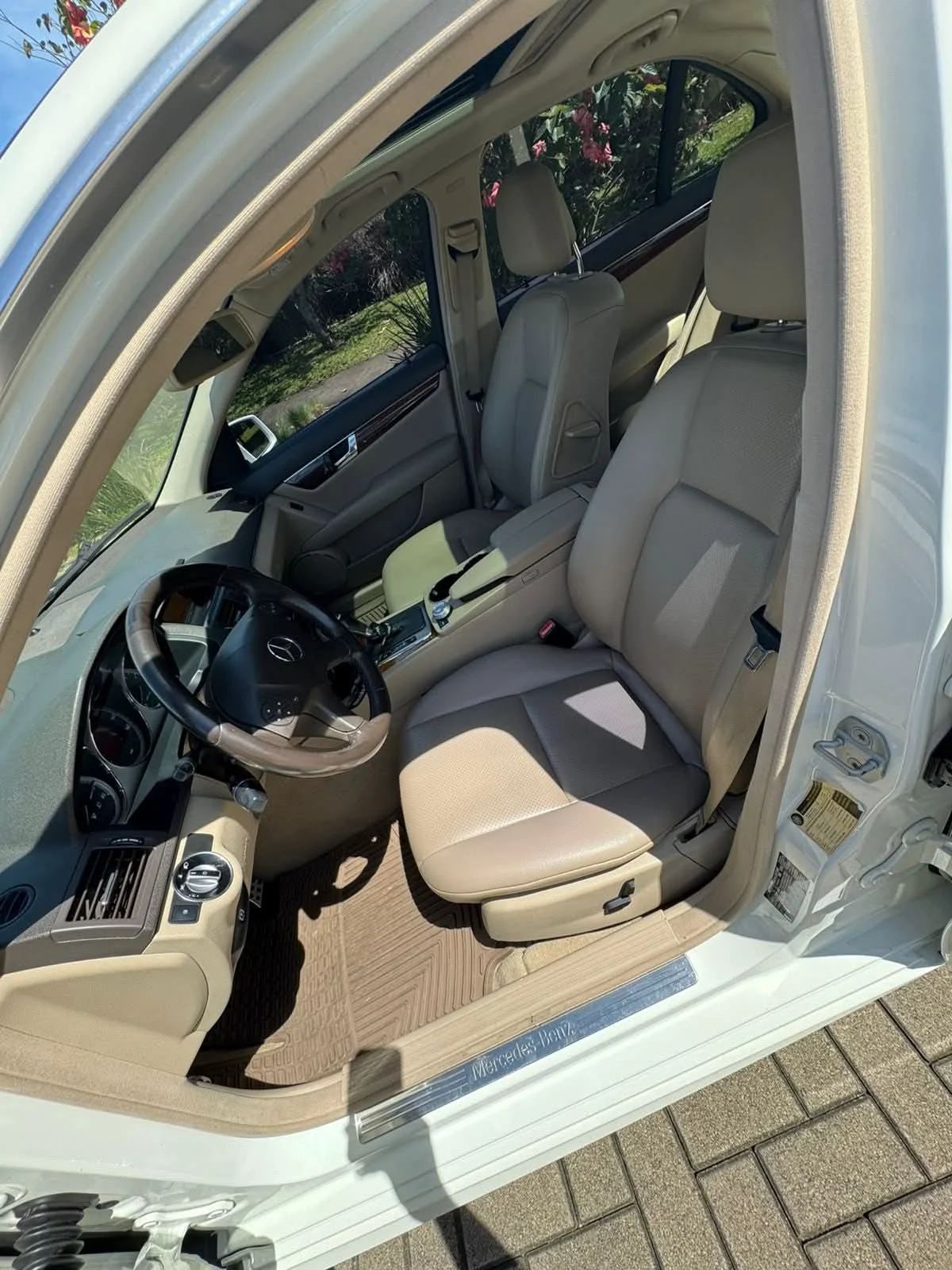 Mercedes-Benz C300 - Image 7