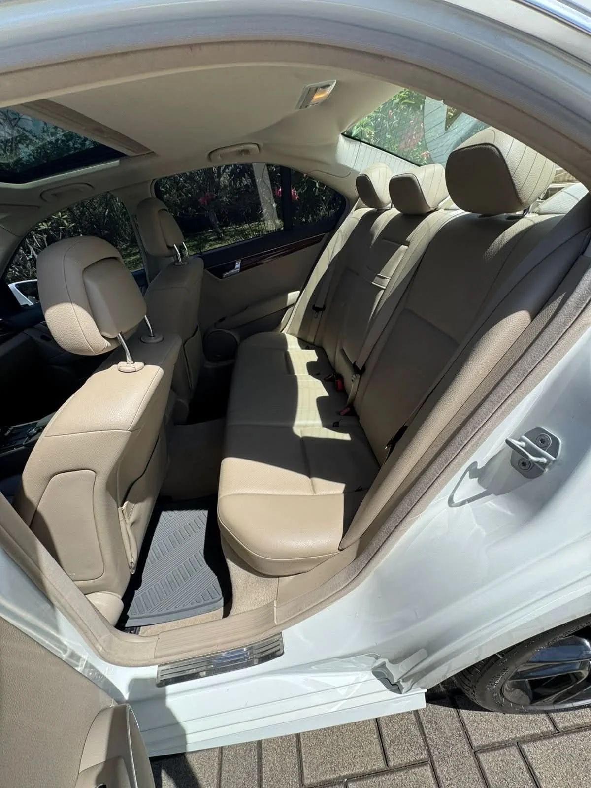 Mercedes-Benz C300 - Image 8