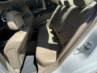 Mercedes-Benz C300 - Image 8