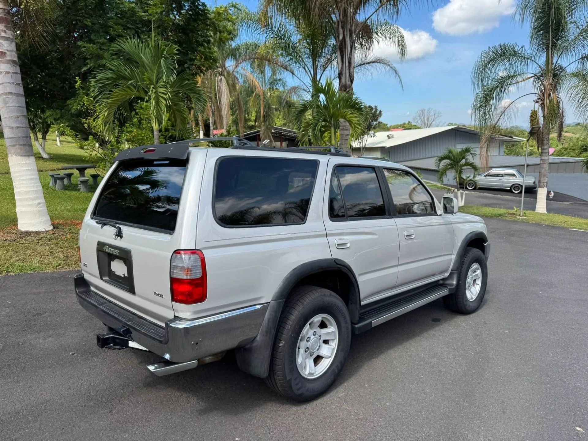 Toyota 4Runner - Image 2