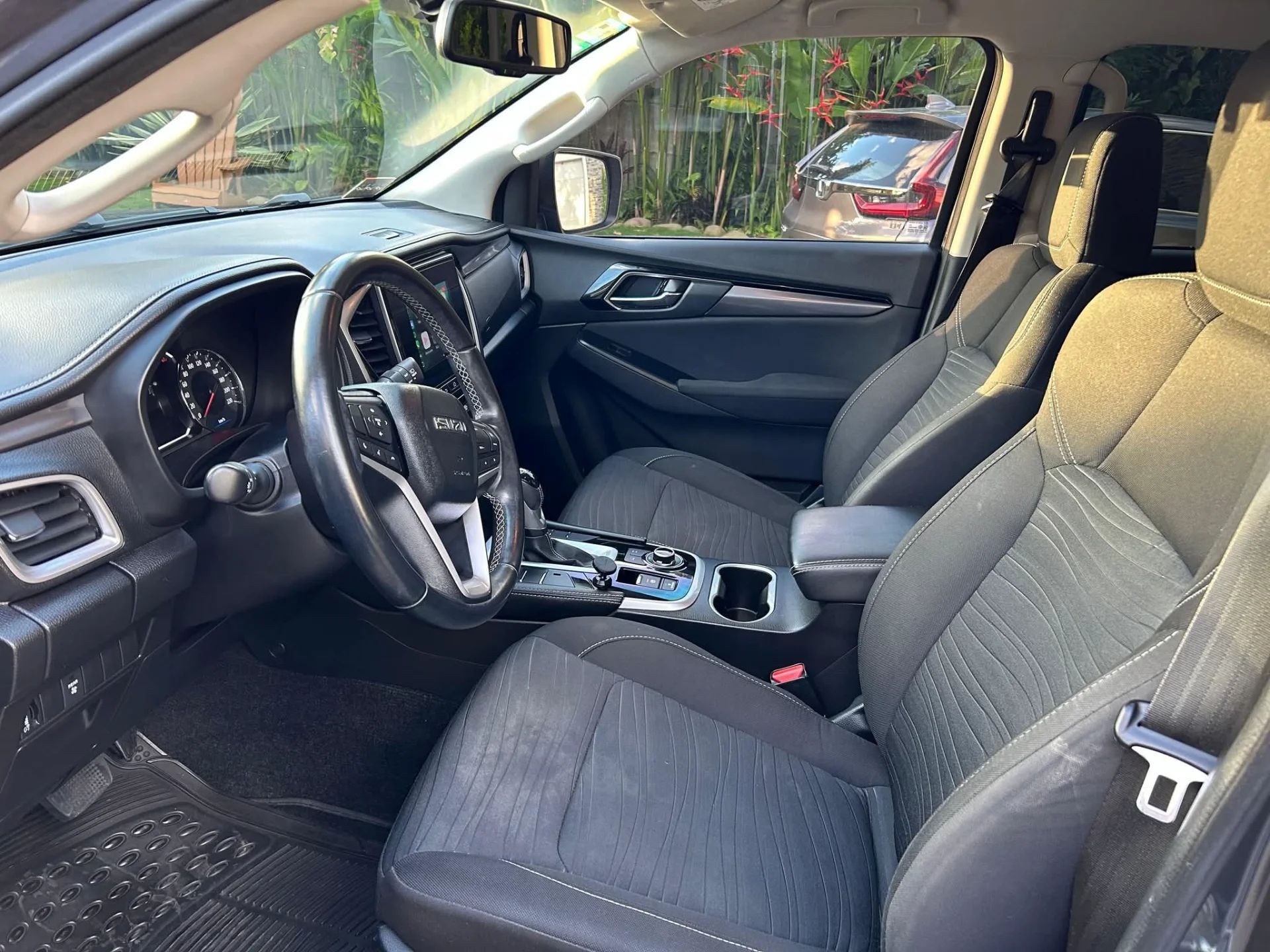 Isuzu MUX - Image 10