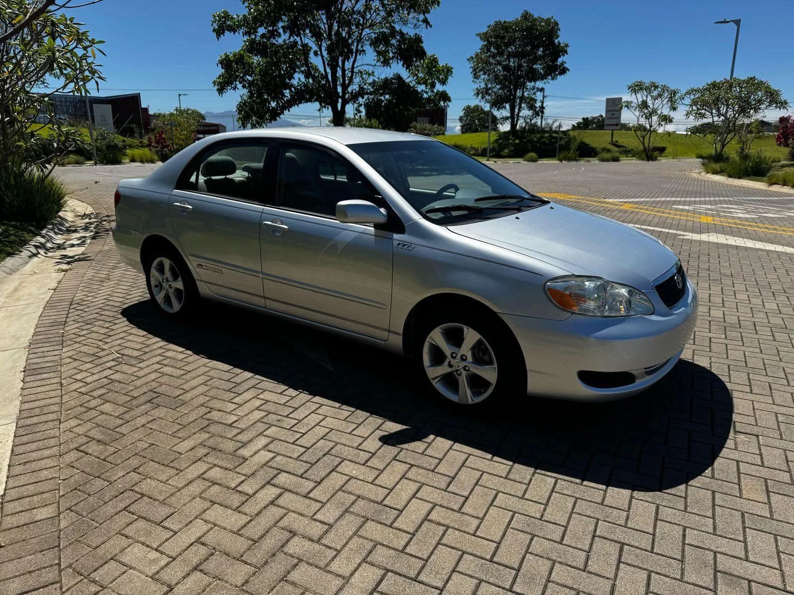 Toyota Corolla - Image 2