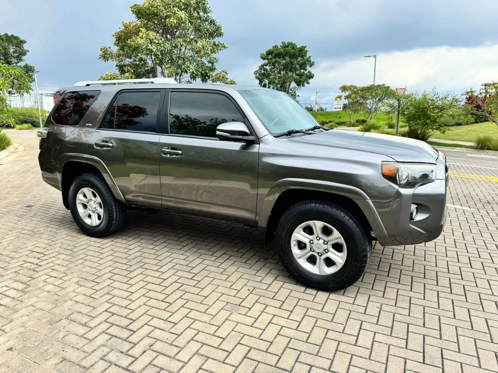 Toyota 4Runner - Image 2