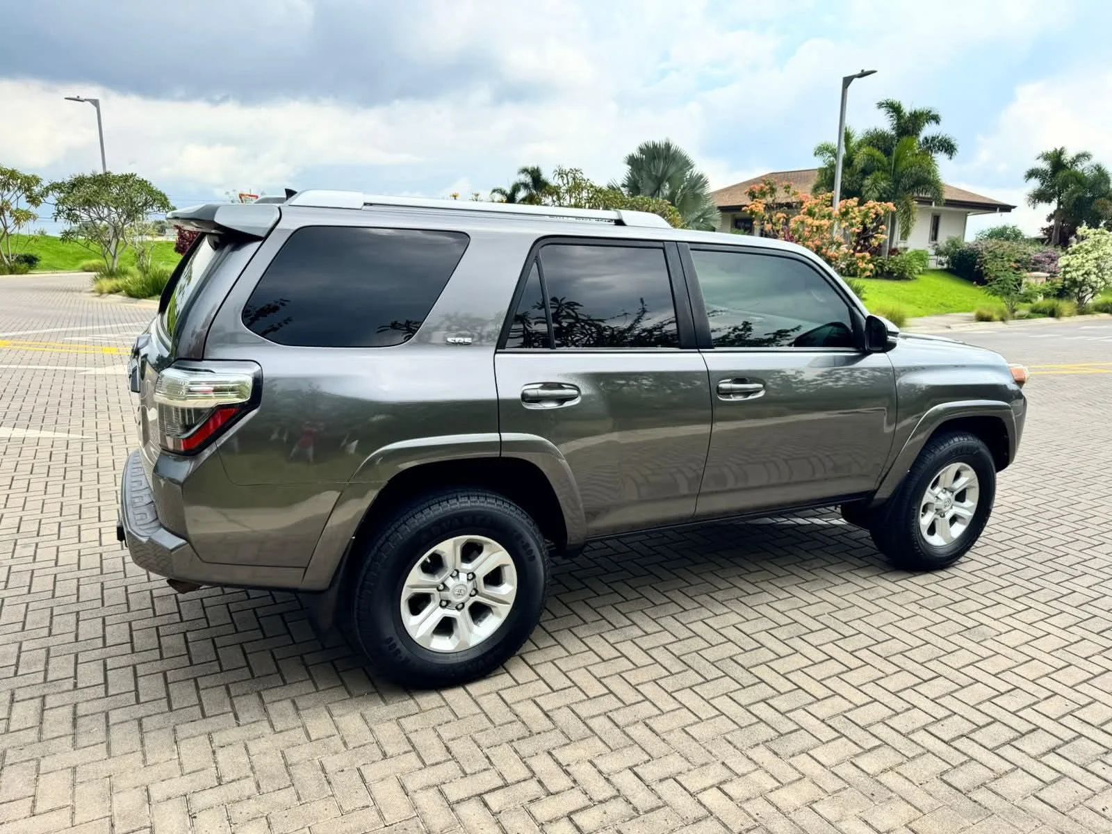 Toyota 4Runner - Image 4