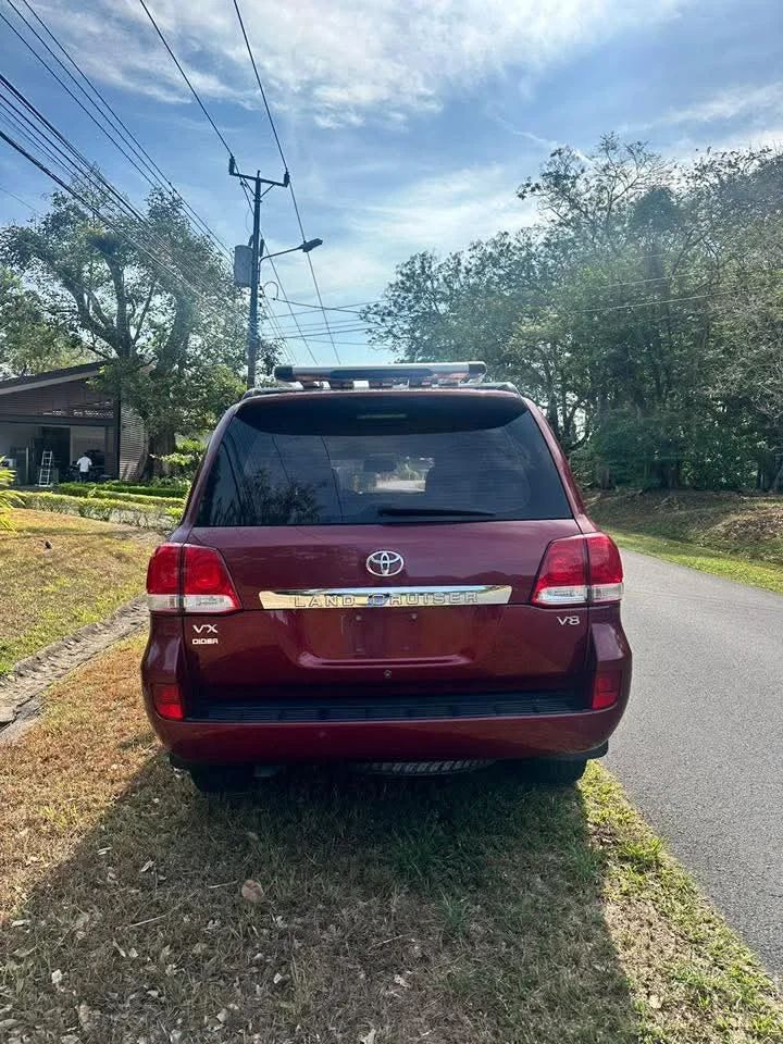 Toyota Land Cruiser - Image 2