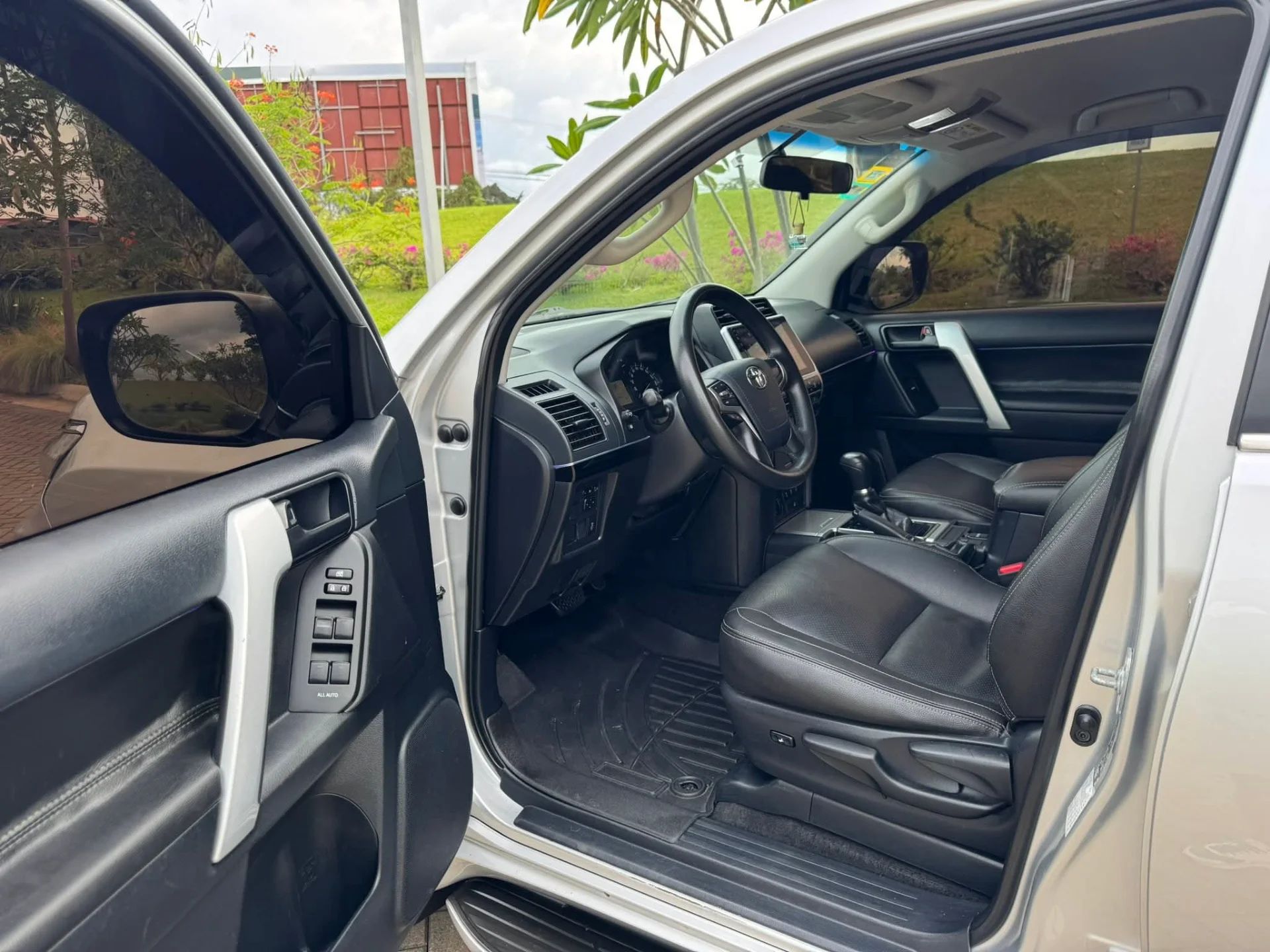 Toyota Prado - Image 6