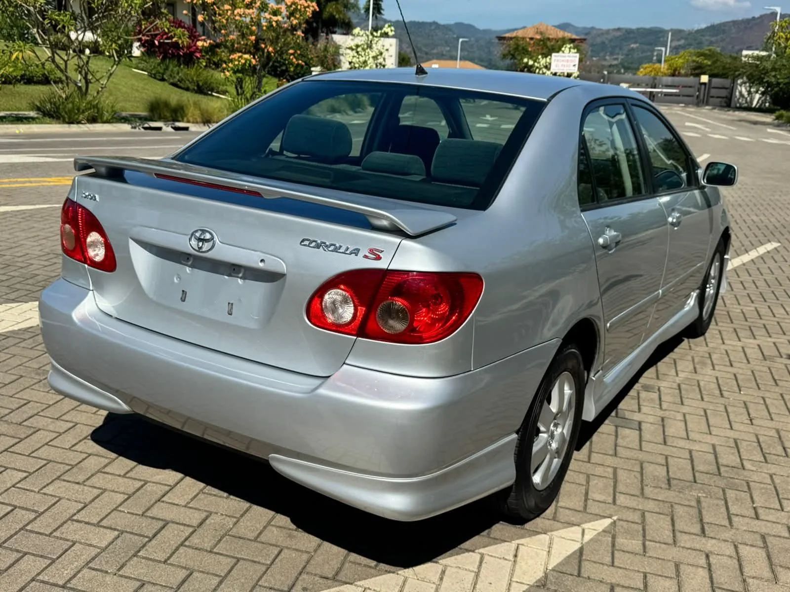 Toyota Corolla - Image 5