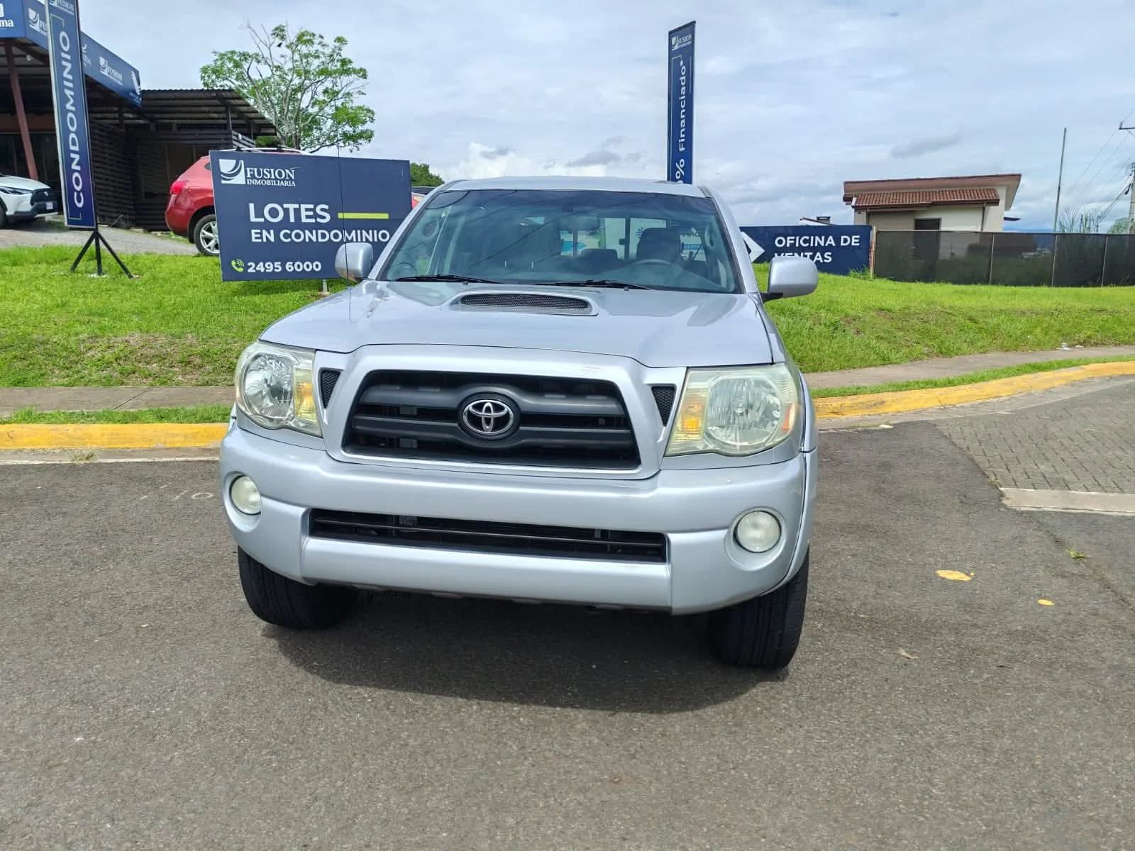 Toyota Tacoma - Image 2