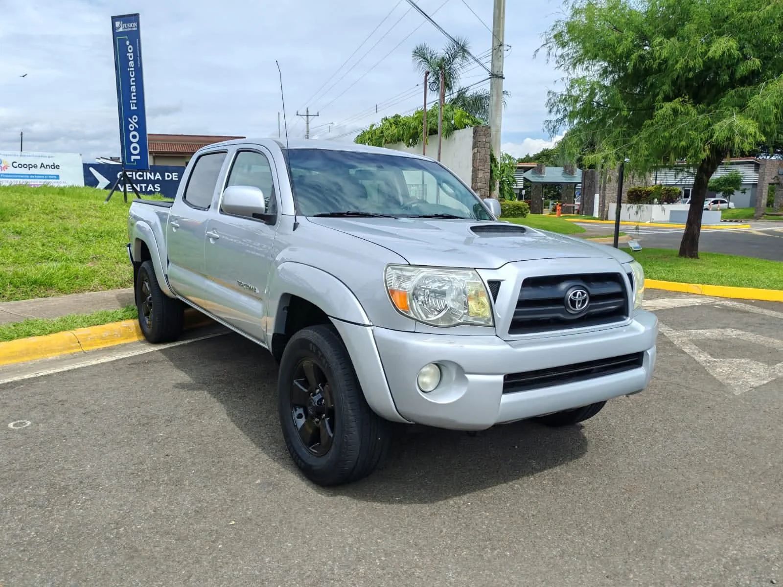 Toyota Tacoma - Image 3