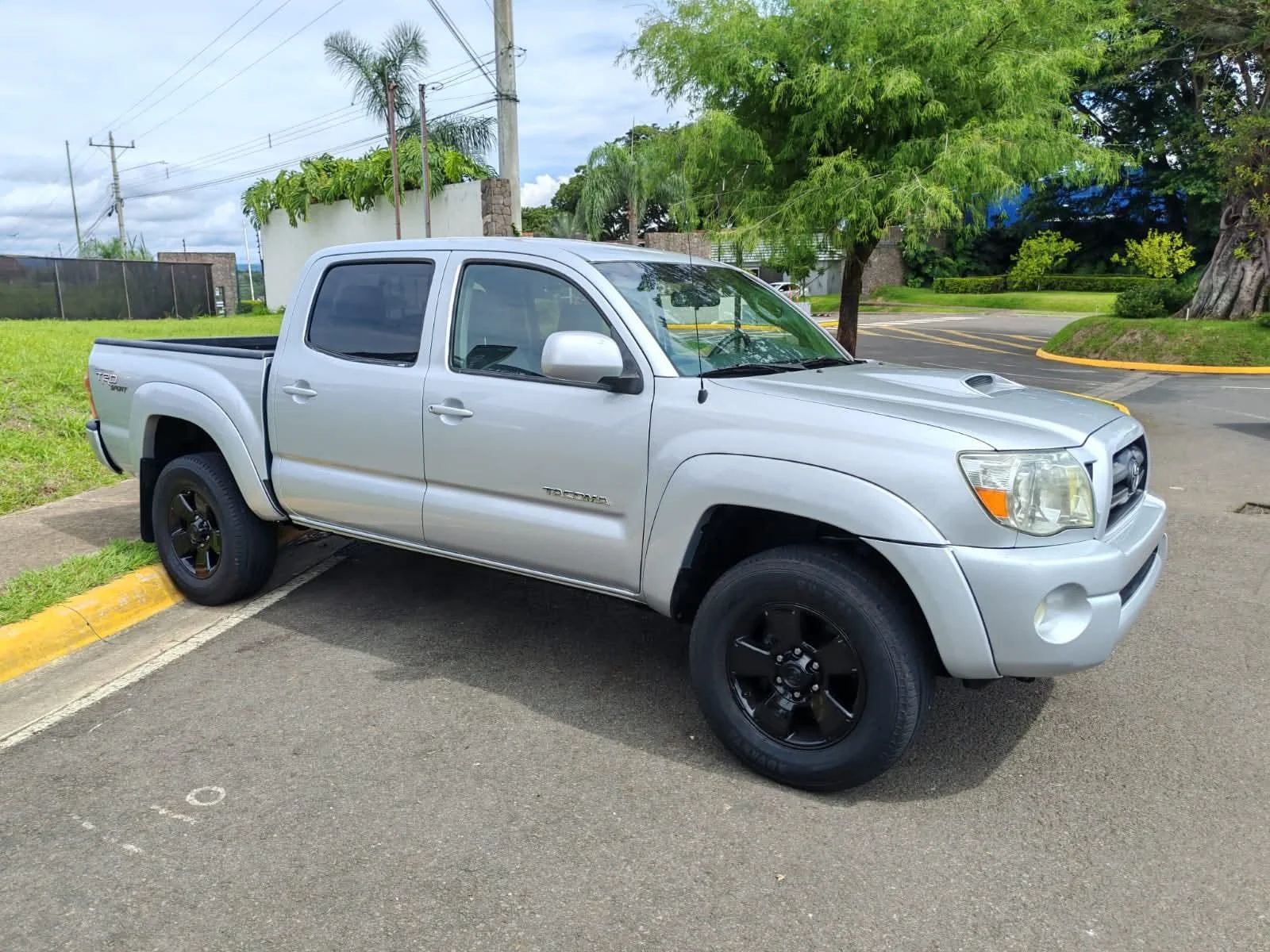 Toyota Tacoma - Image 4