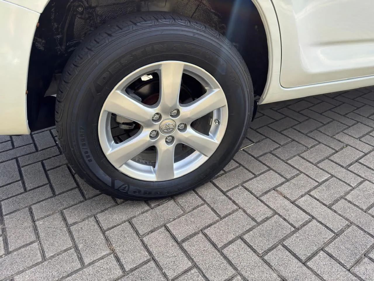 Toyota RAV4 - Image 4