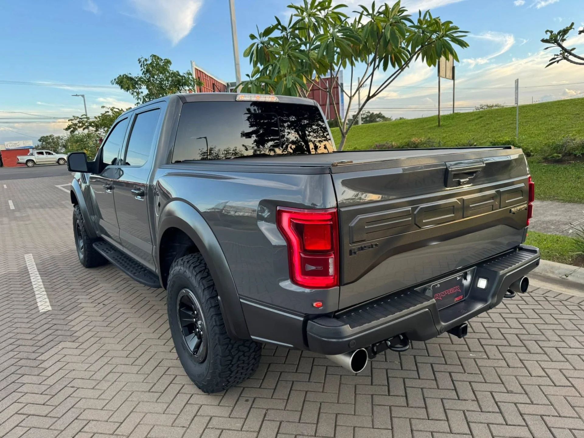 Ford Raptor - Image 2