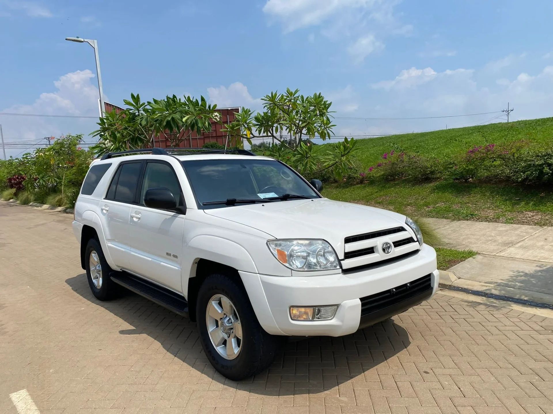 Toyota 4Runner - Image 1