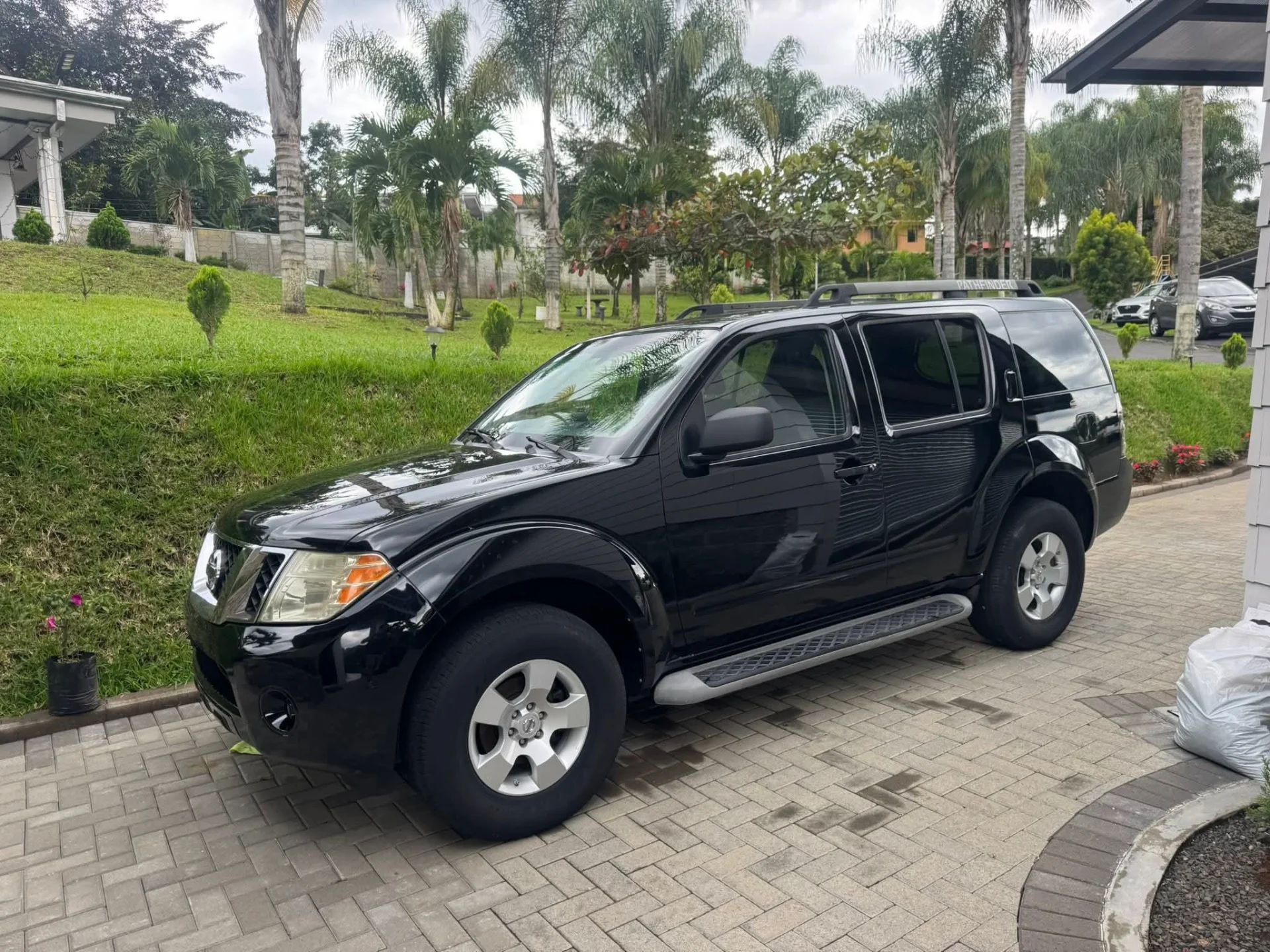 Nissan Pathfinder - Image 2