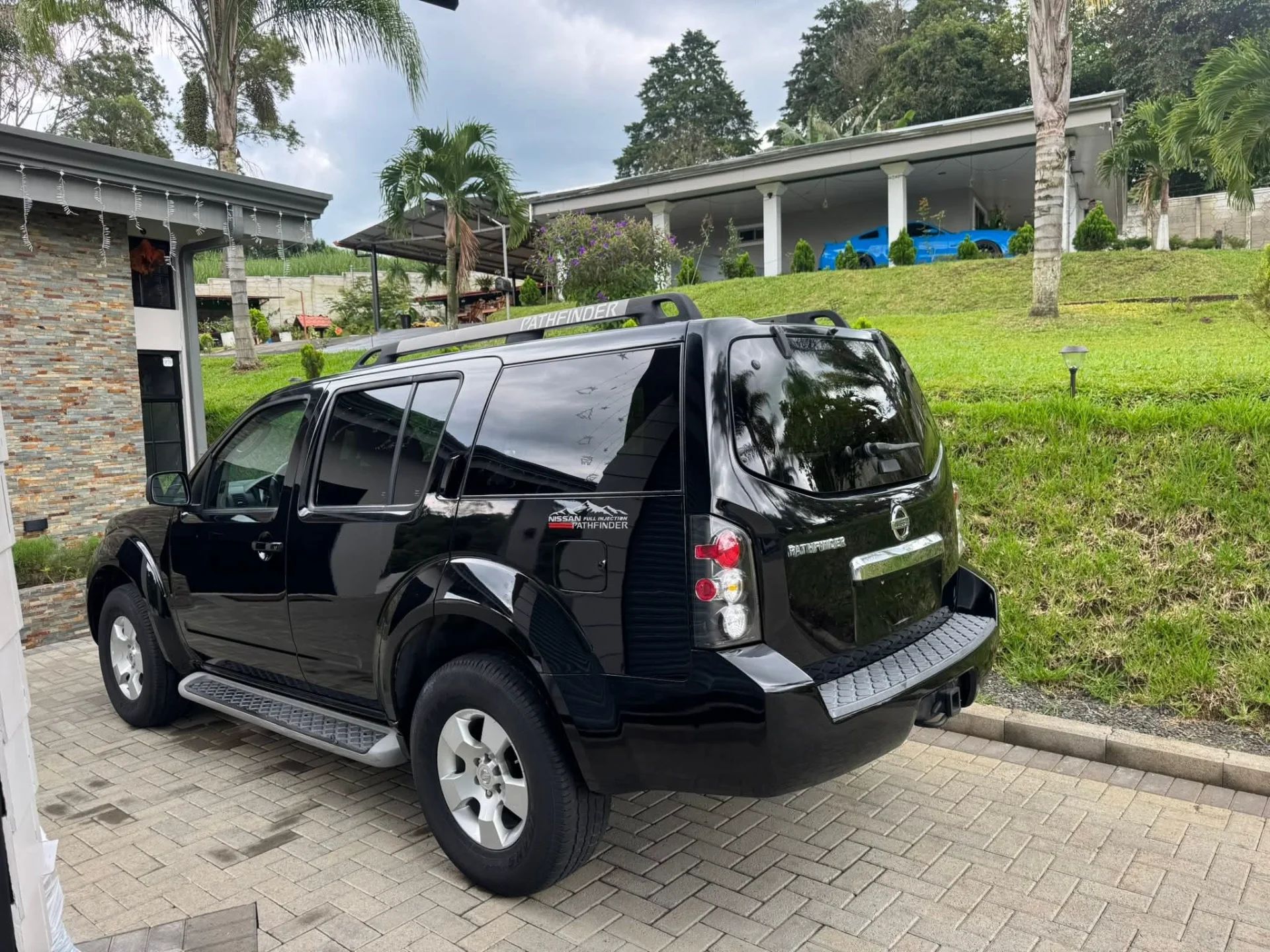 Nissan Pathfinder - Image 4