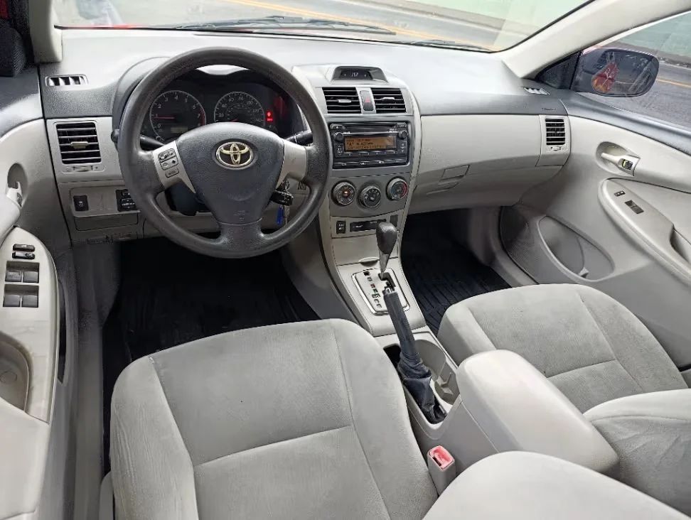 Toyota Corolla - Image 2