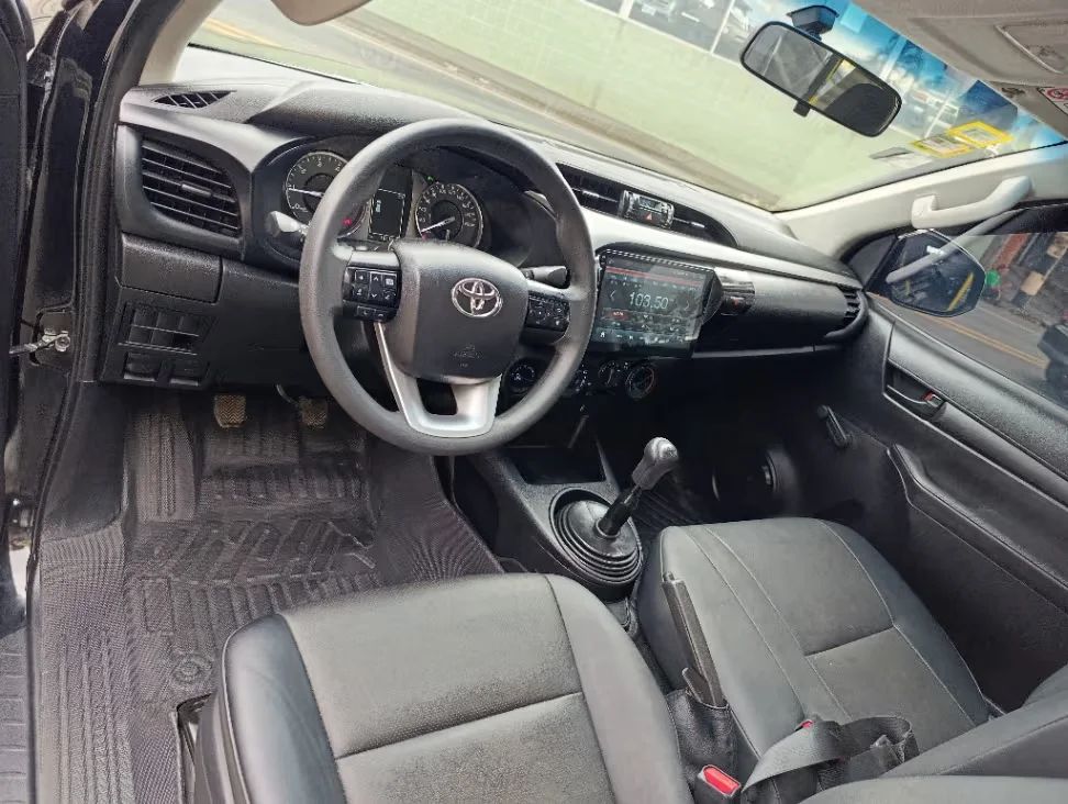 Toyota Hilux - Image 4
