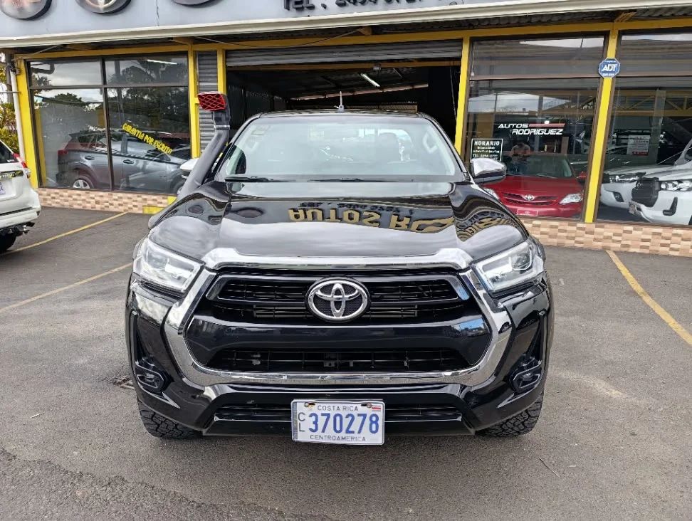 Toyota Hilux - Image 1