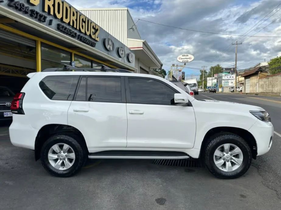 Toyota Land Cruiser Prado - Image 5