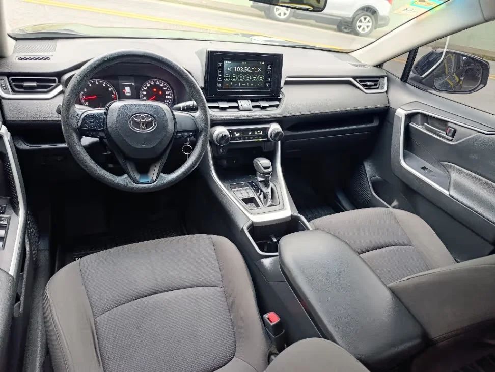 Toyota RAV4 - Image 2