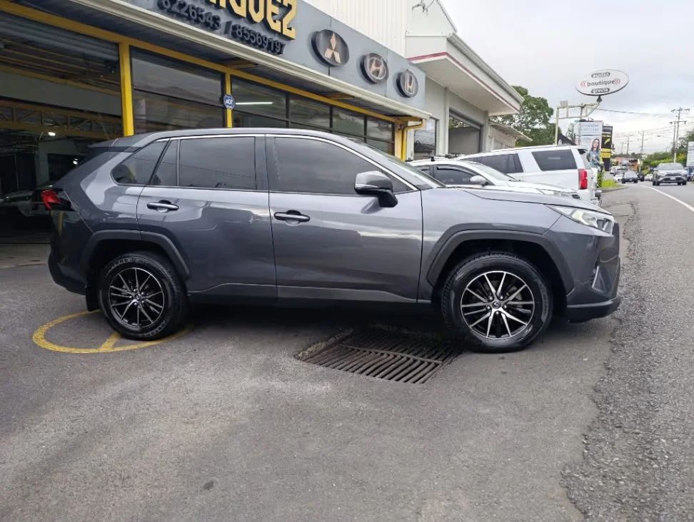 Toyota RAV4 - Image 4