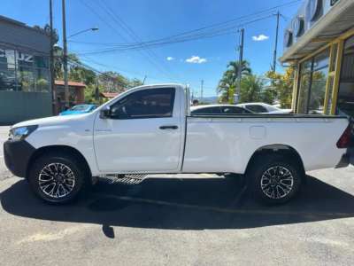 Toyota Hilux - Image 1