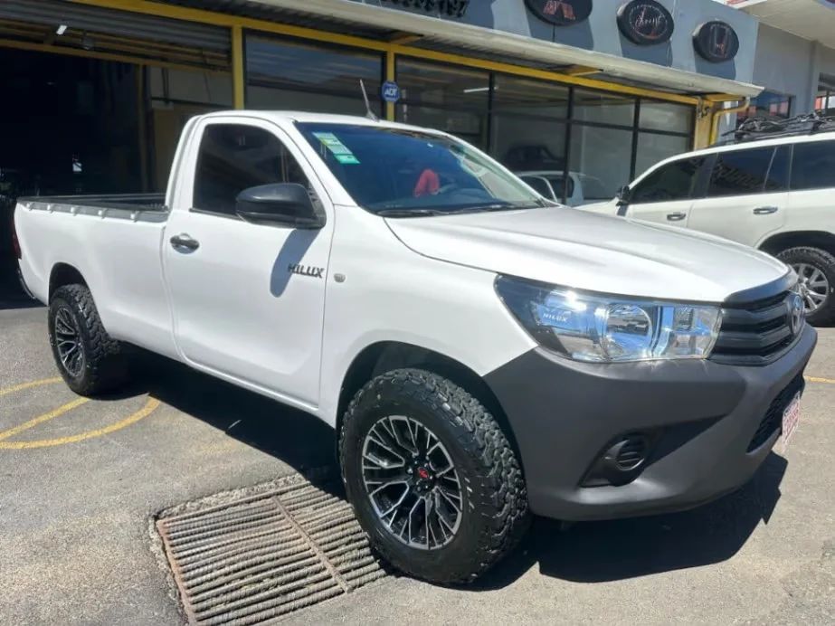 Toyota Hilux - Image 3
