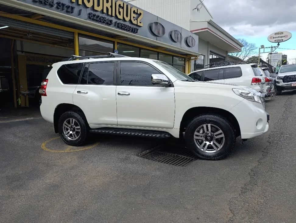 Toyota Land Cruiser Prado - Image 2