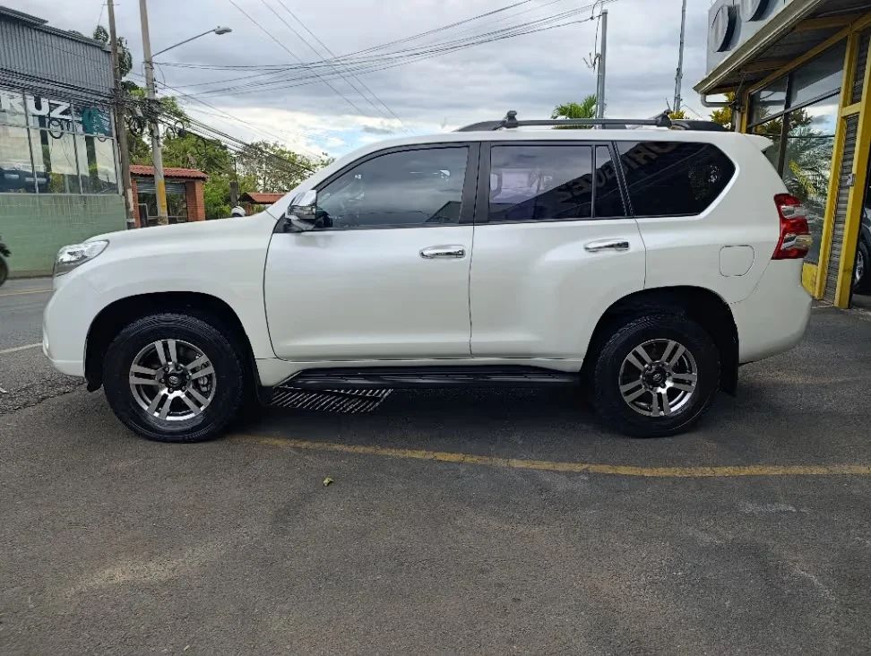 Toyota Land Cruiser Prado - Image 3