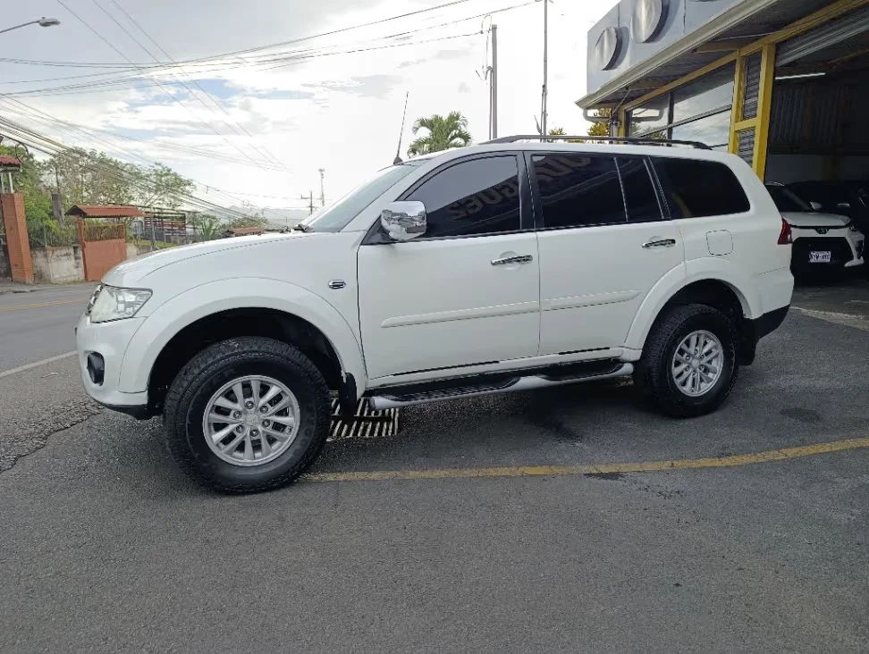 Mitsubishi Montero Sport - Image 5