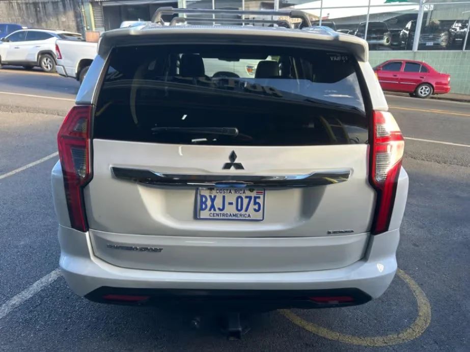 Mitsubishi Montero Sport - Image 2