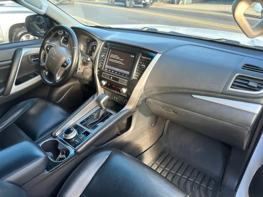 Mitsubishi Montero Sport - Image 5