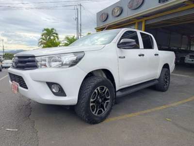 Toyota Hilux - Image 2