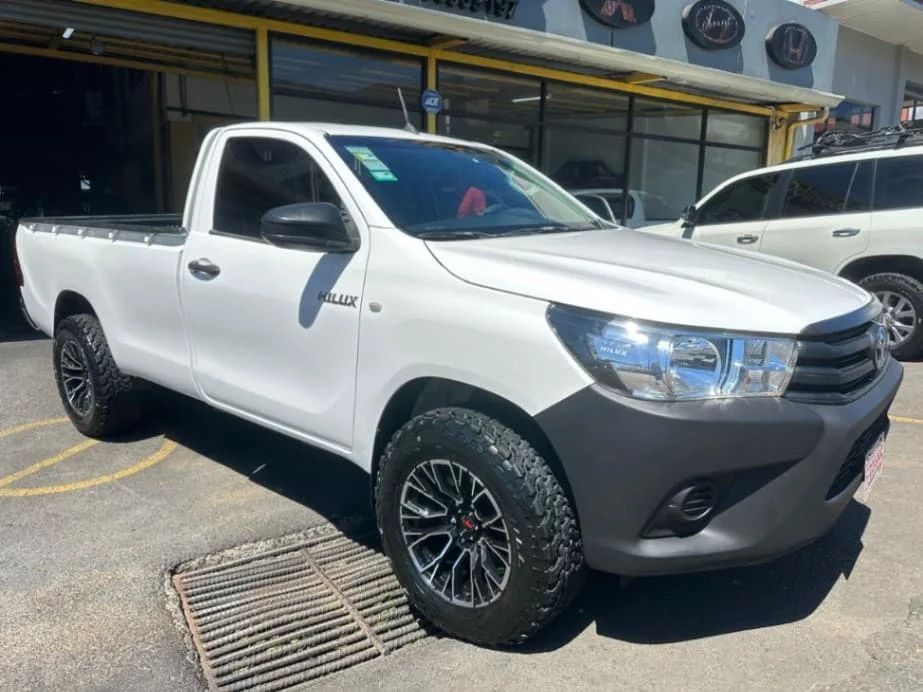 Toyota Hilux - Image 3