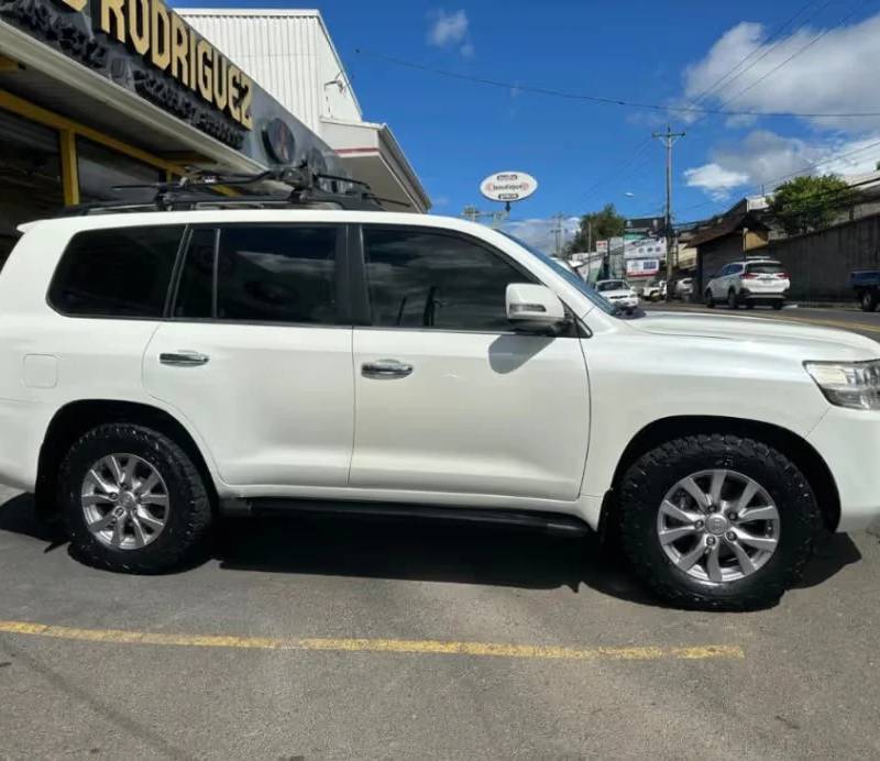 2016 Toyota Land Cruiser VX