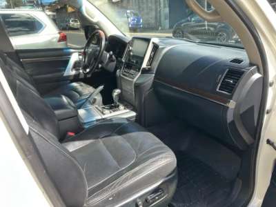 Toyota Land Cruiser VX - Image 3