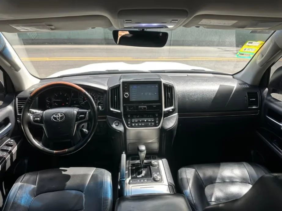 Toyota Land Cruiser VX - Image 4