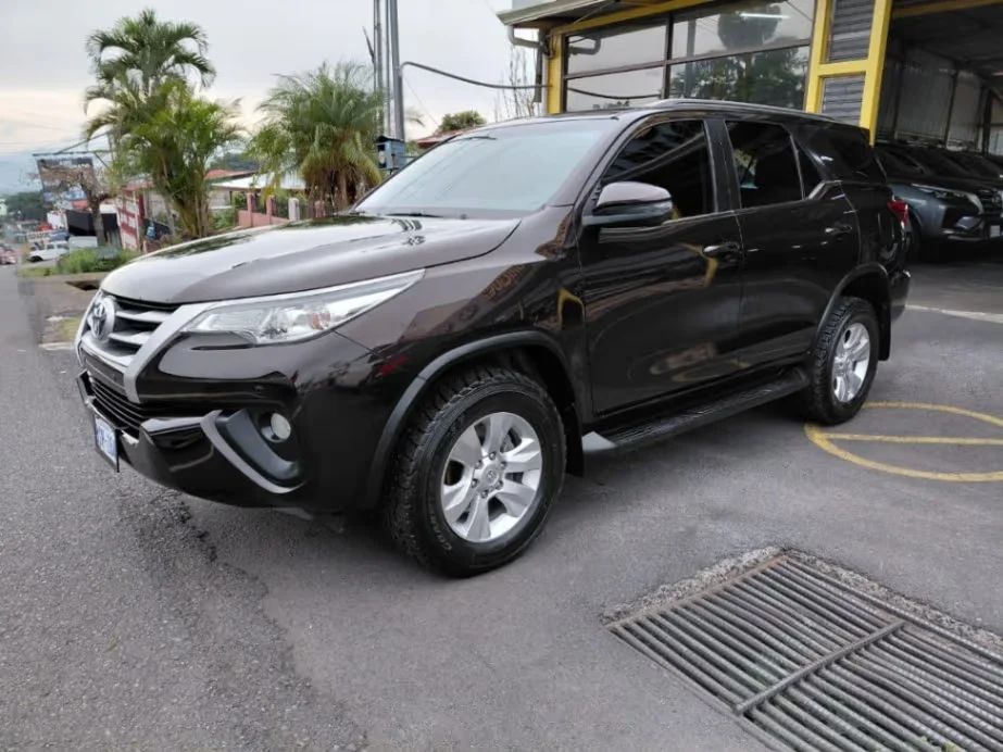 Toyota Fortuner - Image 2