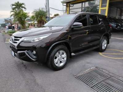 Toyota Fortuner - Image 2