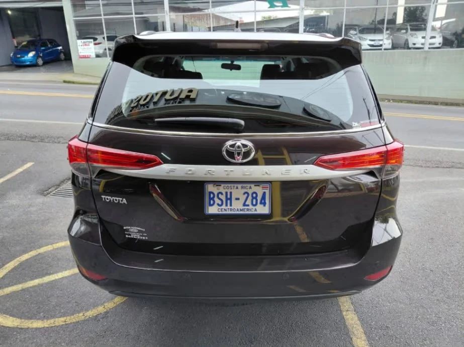 Toyota Fortuner - Image 3