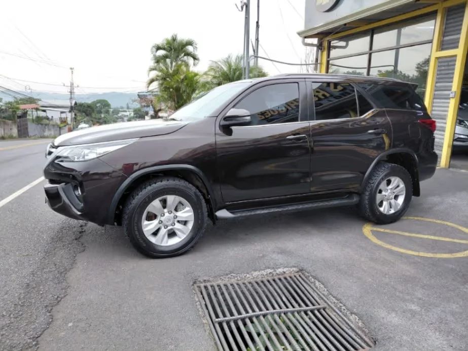 Toyota Fortuner - Image 5