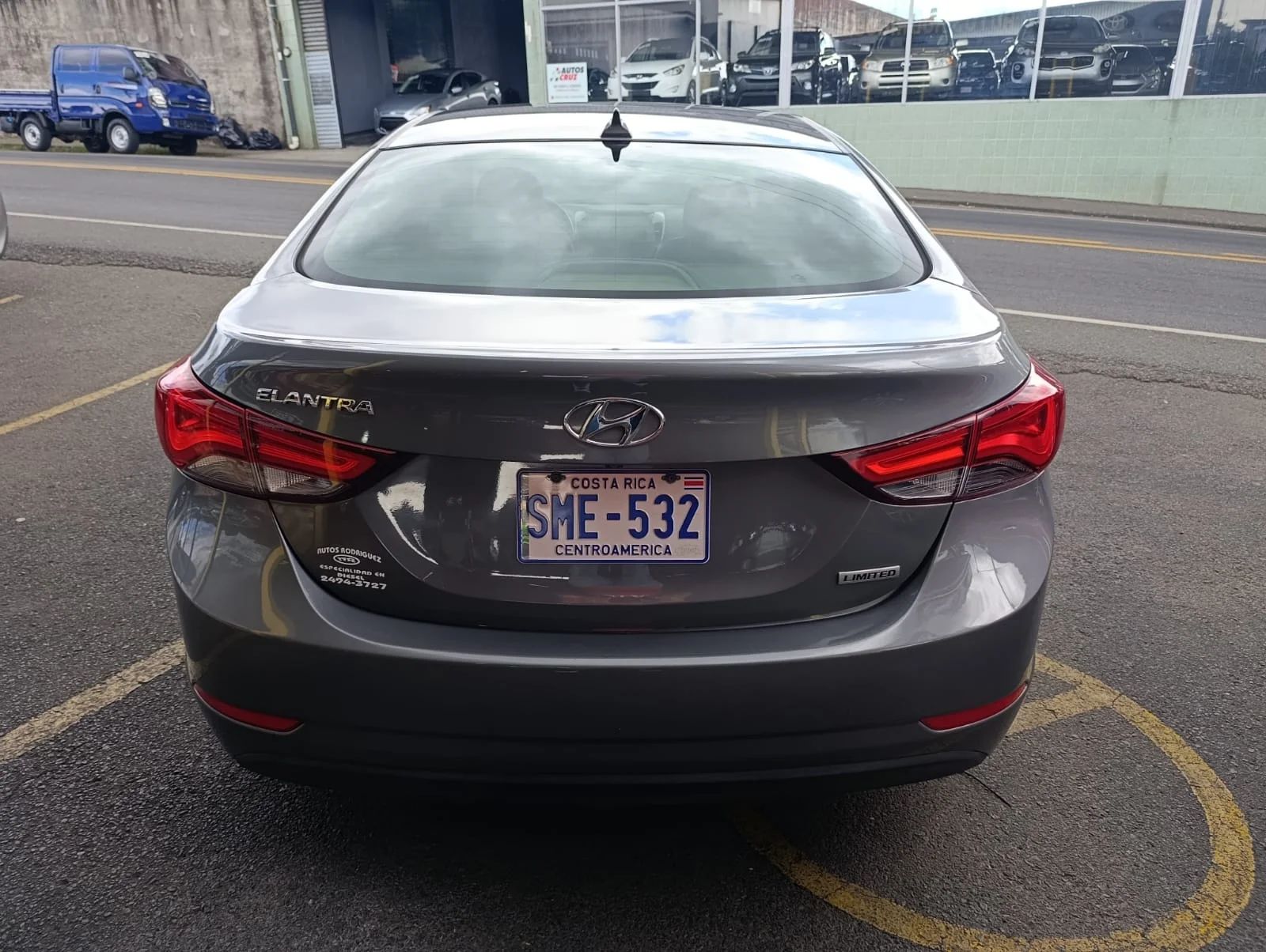 Hyundai Elantra - Image 2
