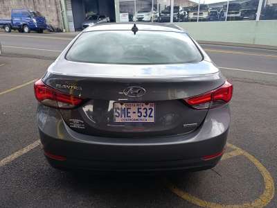 Hyundai Elantra - Image 2
